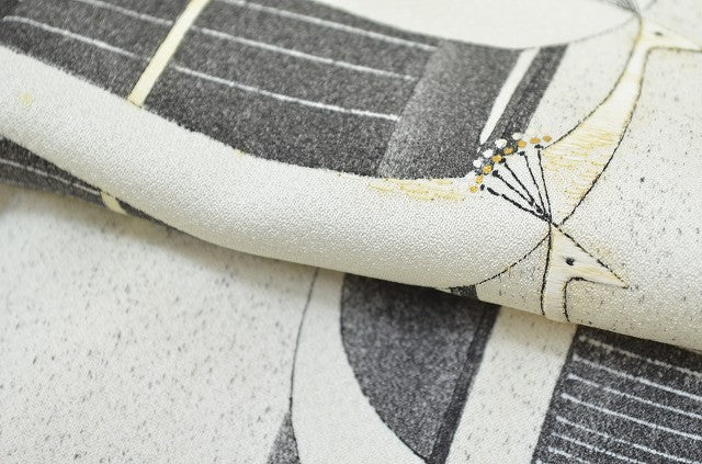 Vintage Japanese Kimono | Tsukesage | White Silk | Bird Pattern | One Crest | Unlined | Size M | Sustainable | qq2356b