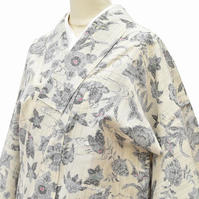 Vintage Japanese Kimono | Tsumugi Kimono | White Silk | Stream Floral Pattern | Unlined | Size S | Sustainable | rr1007b