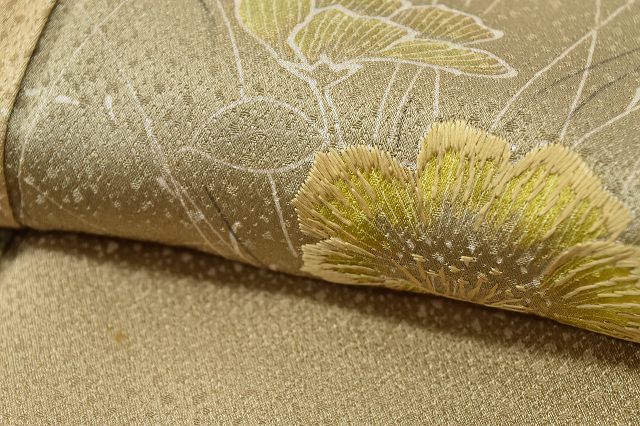 Vintage Japanese Kimono | Tsukesage Kimono | Light Brown Silk | Botanical Pattern | Embroidery | Size S | Sustainable | rr1273b