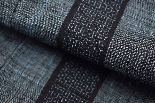 Vintage Japanese Kimono | Mawata Tsumugi Kimono | Navy Silk | Tortoiseshell Kasuri Pattern | Size M | Sustainable | rr1970b
