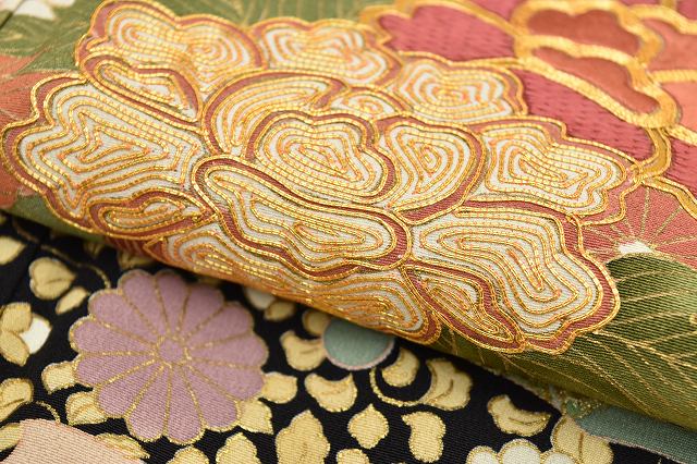 Vintage Japanese Kimono | Black Tomesode Kimono | Silk | Five Crests | Flower Basket | Gold Embroidery | Size L | Sustainable | rr2013b