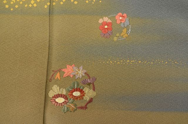 Vintage Japanese Kimono | Houmongi Kimono | Dark Gray Silk | Kasumi Floral Circle | One Crest | Size SS-L | Sustainable | rr2147b