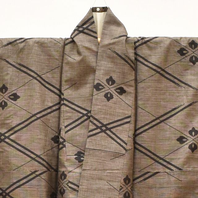 Vintage Japanese Kimono | Oshima Tsumugi | Brown Silk | Floral Diamond | Mud-dyed | 9-thread | Dry-cleaned | Sustainable | ssc1212a20