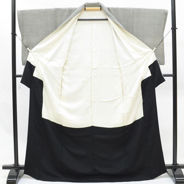 [Used] Komon (small patterned) recycled kimono, pure silk, sleeve length 66.0cm (26.0in), body length 160.5cm (63.2in), size M, black, checkered pattern, crepe fabric, lined, high quality, semi-formal, spring, summer, autumn, winter, ready-made. 