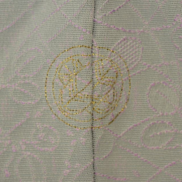 [Used] Komon (small patterned) recycled kimono, pure silk, sleeve length 66.5cm (26.2in), body length 160.0cm (63.0in), size M, gray, floral pattern, with signature, crest, high quality, lined, semi-formal, spring, summer, autumn, winter, ready-made. 
