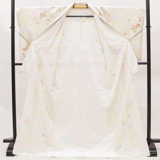 Recycled Kimono, Komon (small patterned kimono), Unlined, Synthetic Fiber, Ready-made, Sleeve Length 67.7cm (26.7in), Body Length 165.0cm (65.0in), Size L, Beige, Chrysanthemum and Plant Pattern, Washable Kimono, tt0163b [Used] [r26] 