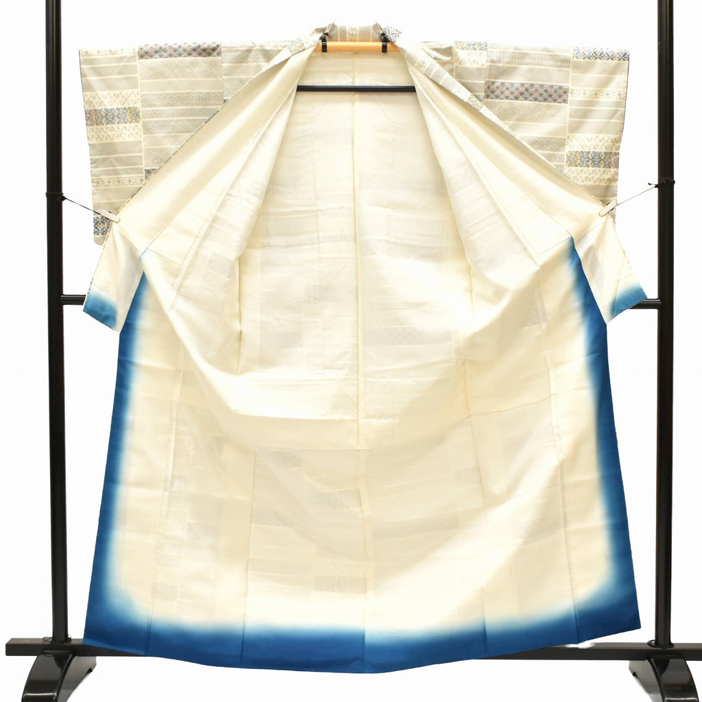 Vintage Japanese Kimono | White Oshima Tsumugi | White Silk | Seigaiha Tortoiseshell | 7-thread | Petite Size S | Sustainable | tt0875b