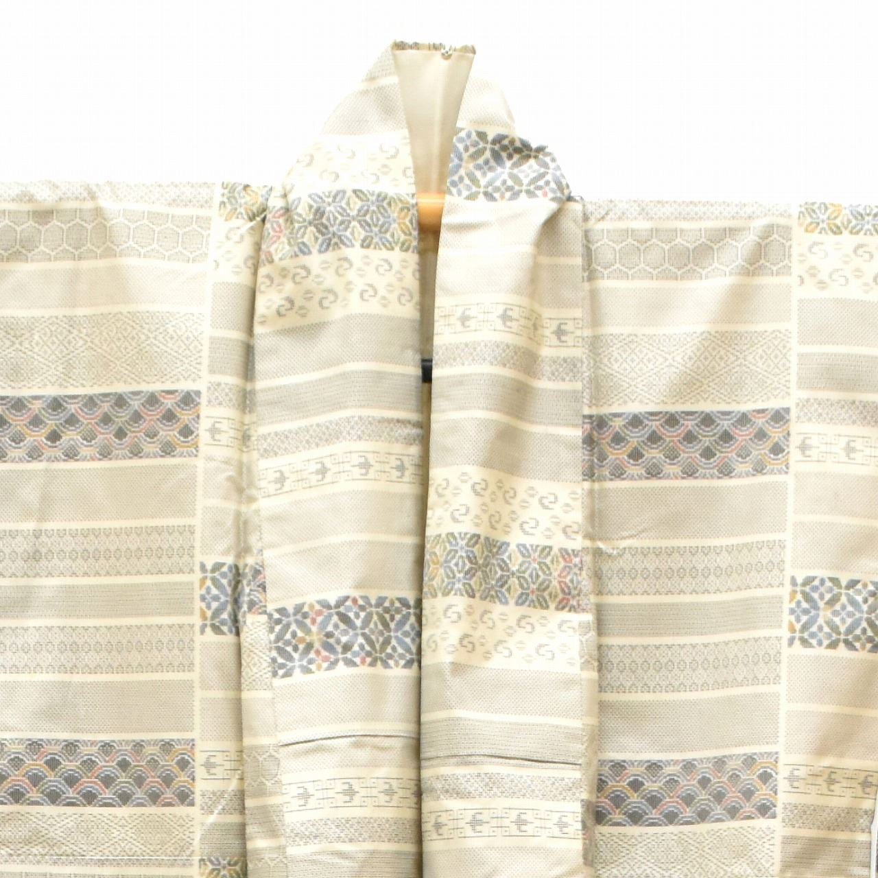 Vintage Japanese Kimono | White Oshima Tsumugi | White Silk | Seigaiha Tortoiseshell | 7-thread | Petite Size S | Sustainable | tt0875b