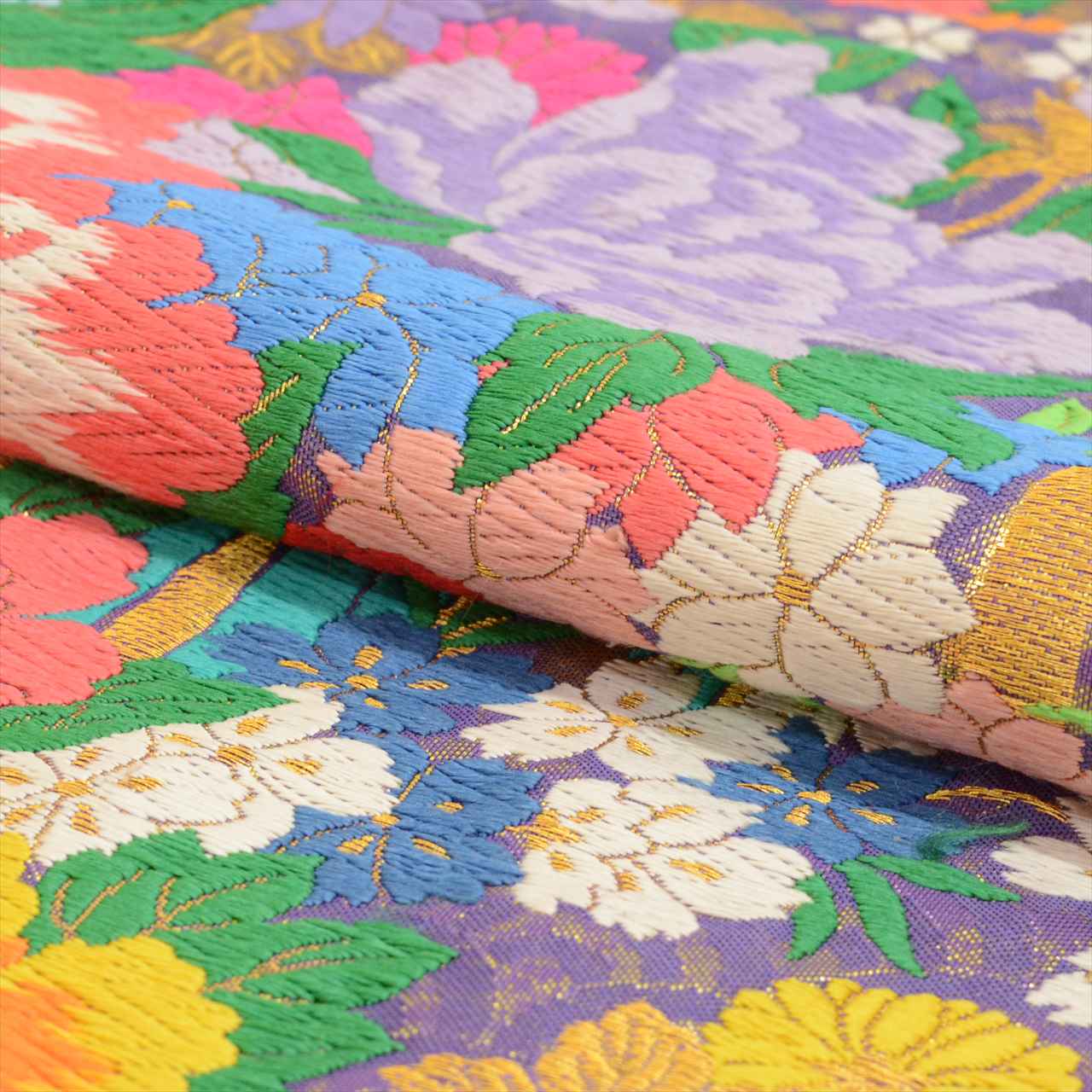 [Used] Silk Uchikake (wedding kimono), Length 195.0cm (76.8in) (L), Sleeve Length 67.0cm (26.4in), Recycled Kimono, Purple, Four Seasons Floral Pattern, Tang Weave, Gold Leaf, tt1175b [Japanese Clothing, Outlet, Kimono] 