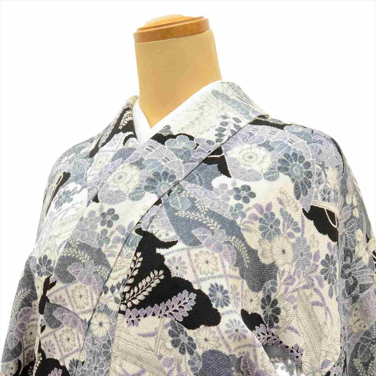 [Used] Komon (small patterned) recycled kimono, pure silk, length 154.5cm (60.8in) (size S), sleeve length 67.0cm (26.4in), white, landscape and floral pattern, crepe fabric, lined, high quality, semi-formal, spring, summer, autumn, winter, ready-made. 