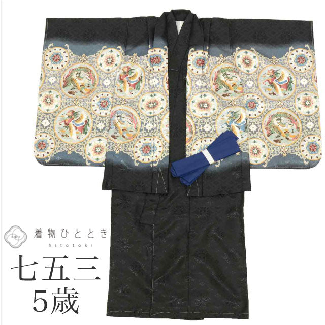 【中古】 七五三 男の子 5歳 2点セット 化繊 着物 羽織 美品 仕立て上がり 身丈105.5cm 裄丈48.5cm 黒色系 鷹文様 刺繍 金糸 和柄 和装 リサイクル着物 tt1227b[ 和服 節句 子供 アウトレット きもの kimono ]