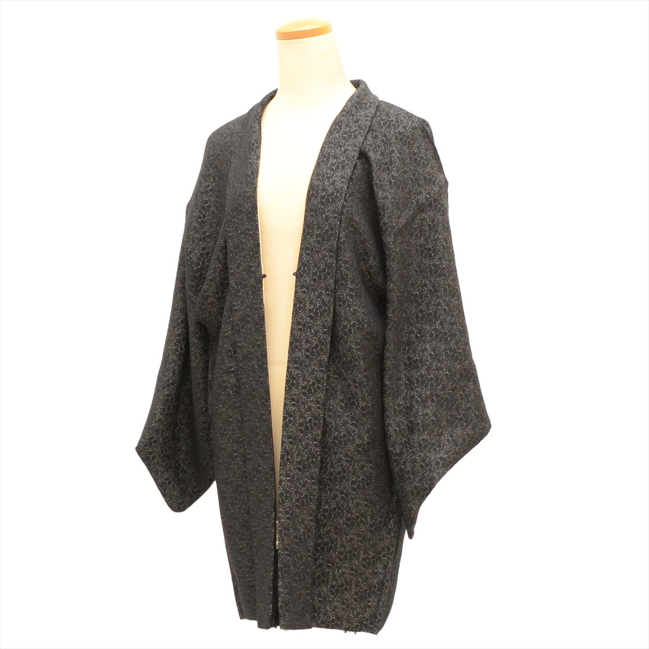 [Used] Silk Haori (kimono jacket), Length 84cm, Sleeve length 64cm, Long haori, Black, Geometric pattern, Family crest, Recycled kimono tt1778b [Japanese clothing, Casual kimono, Retro, Antique, Affordable, Stylish, Everyday wear, Lessons, Kimono] [r26] 