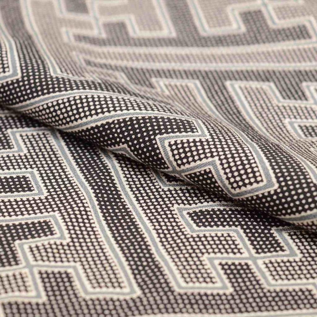 [Used] Komon (small patterned) recycled kimono, pure silk, length 155.5cm (61.2in) (size S), sleeve length 66.0cm (26.0in), gray color, sayagata pattern, crepe fabric, lined, high quality, semi-formal, spring, summer, autumn, winter, ready-made. 