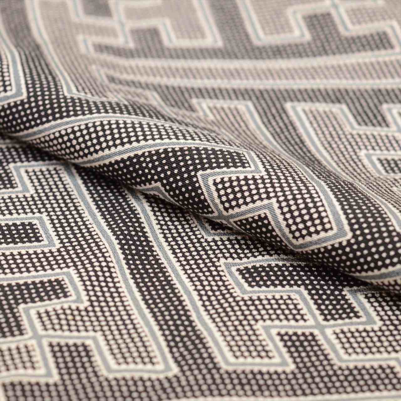 [Used] Komon (small patterned) recycled kimono, pure silk, length 155.5cm (61.2in) (size S), sleeve length 66.0cm (26.0in), gray color, sayagata pattern, crepe fabric, lined, high quality, semi-formal, spring, summer, autumn, winter, ready-made. 