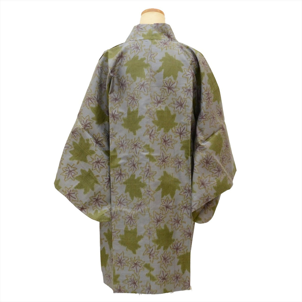 [Used] Silk travel coat, 93.0cm (36.6in) length, 66.8cm (26.3in) sleeve length, recycled kimono, ready-made, gray color, maple leaf pattern, unused, excellent condition, Tsumugi fabric, kimono collar, tt2418b 