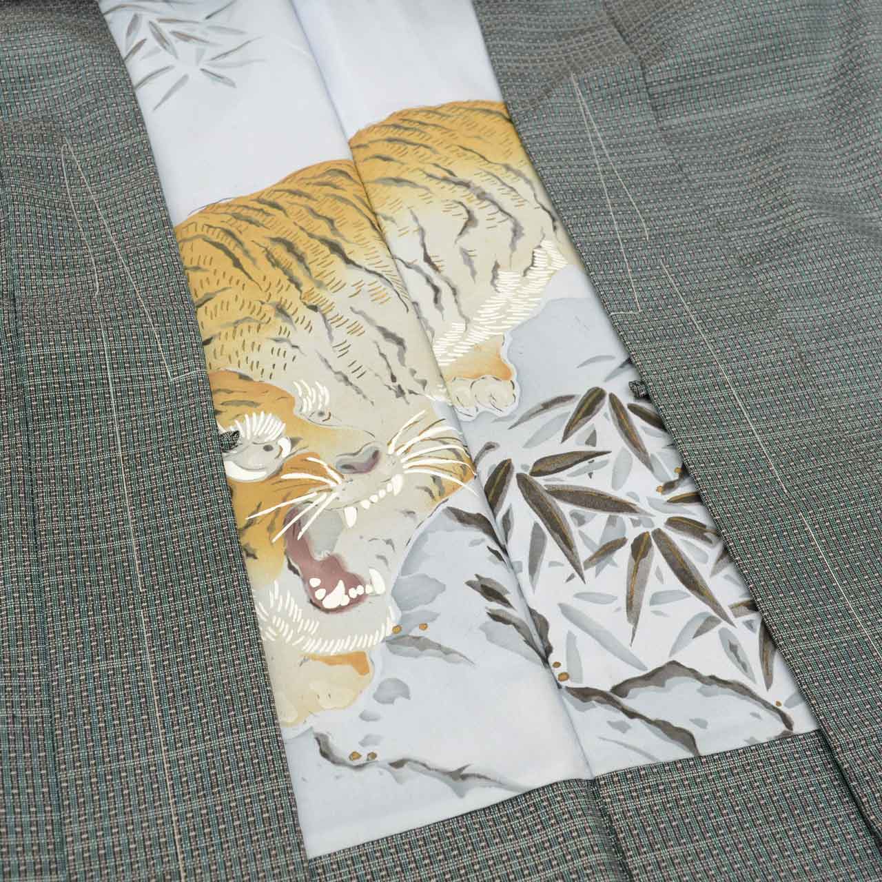 [Used] Men's Kimono and Haori Set, Authentic Oshima Tsumugi Silk, Unused, Length 140.5cm (M), Sleeve Length 68cm, Recycled Kimono, Ready-made, Greenish, Weft Kasuri Pattern, Comes with Obi Belt and Haori Cord, Certificate of Authenticity, Men's tt2456b 
