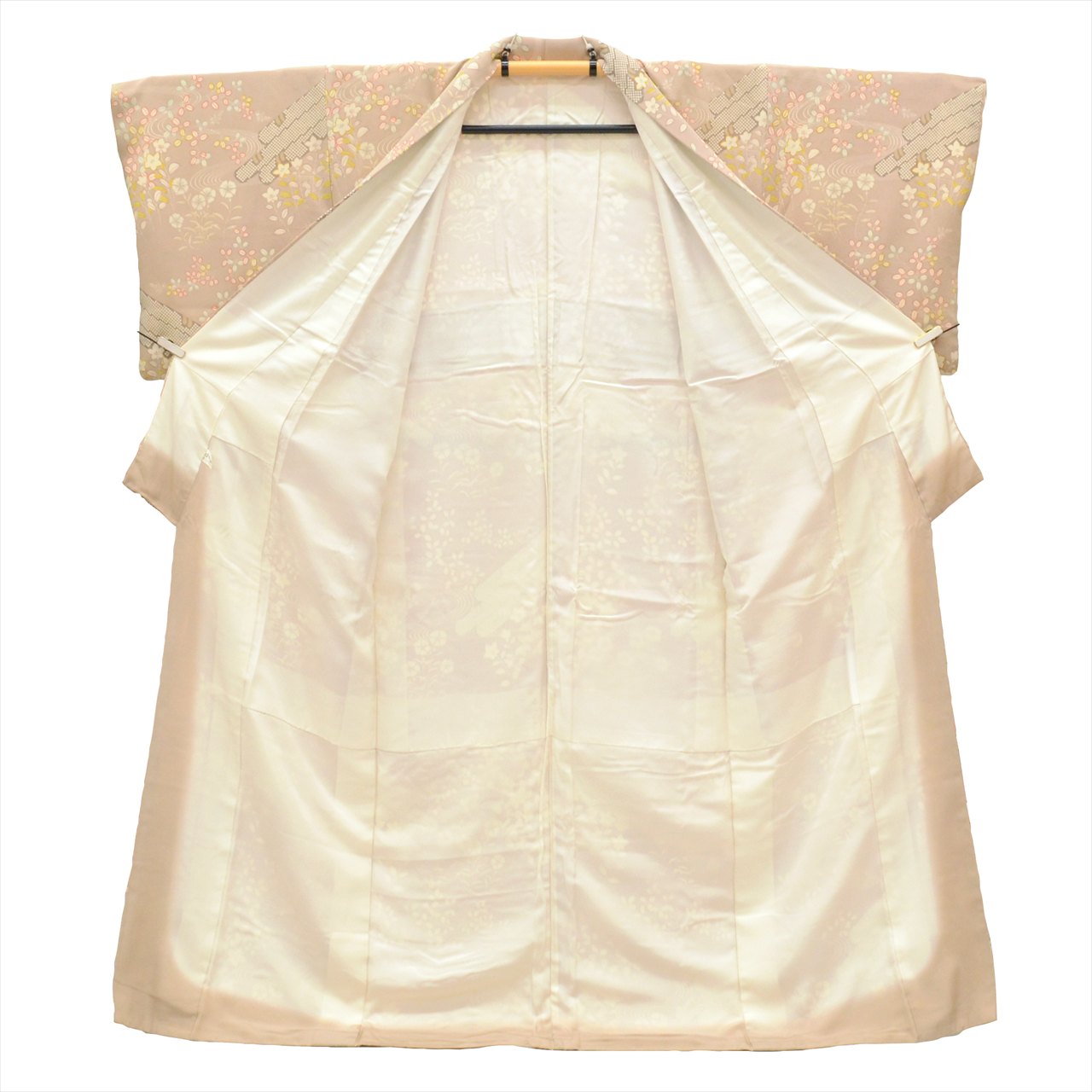 [Used] Komon (small patterned) recycled kimono, pure silk, lined, length 162.5cm (64.0in), size L, sleeve length 69.0cm (27.2in), brown tones, autumn flower pattern, crepe fabric, high quality, semi-formal, spring, summer, autumn, winter, ready-made. 
