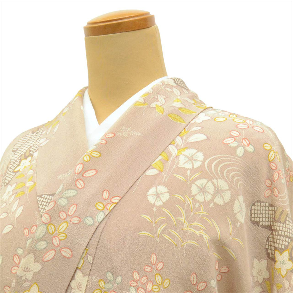 [Used] Komon (small patterned) recycled kimono, pure silk, lined, length 162.5cm (64.0in), size L, sleeve length 69.0cm (27.2in), brown tones, autumn flower pattern, crepe fabric, high quality, semi-formal, spring, summer, autumn, winter, ready-made. 