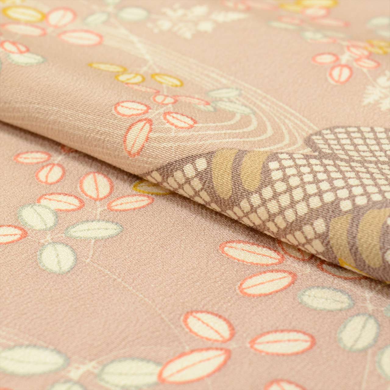 [Used] Komon (small patterned) recycled kimono, pure silk, lined, length 162.5cm (64.0in), size L, sleeve length 69.0cm (27.2in), brown tones, autumn flower pattern, crepe fabric, high quality, semi-formal, spring, summer, autumn, winter, ready-made. 