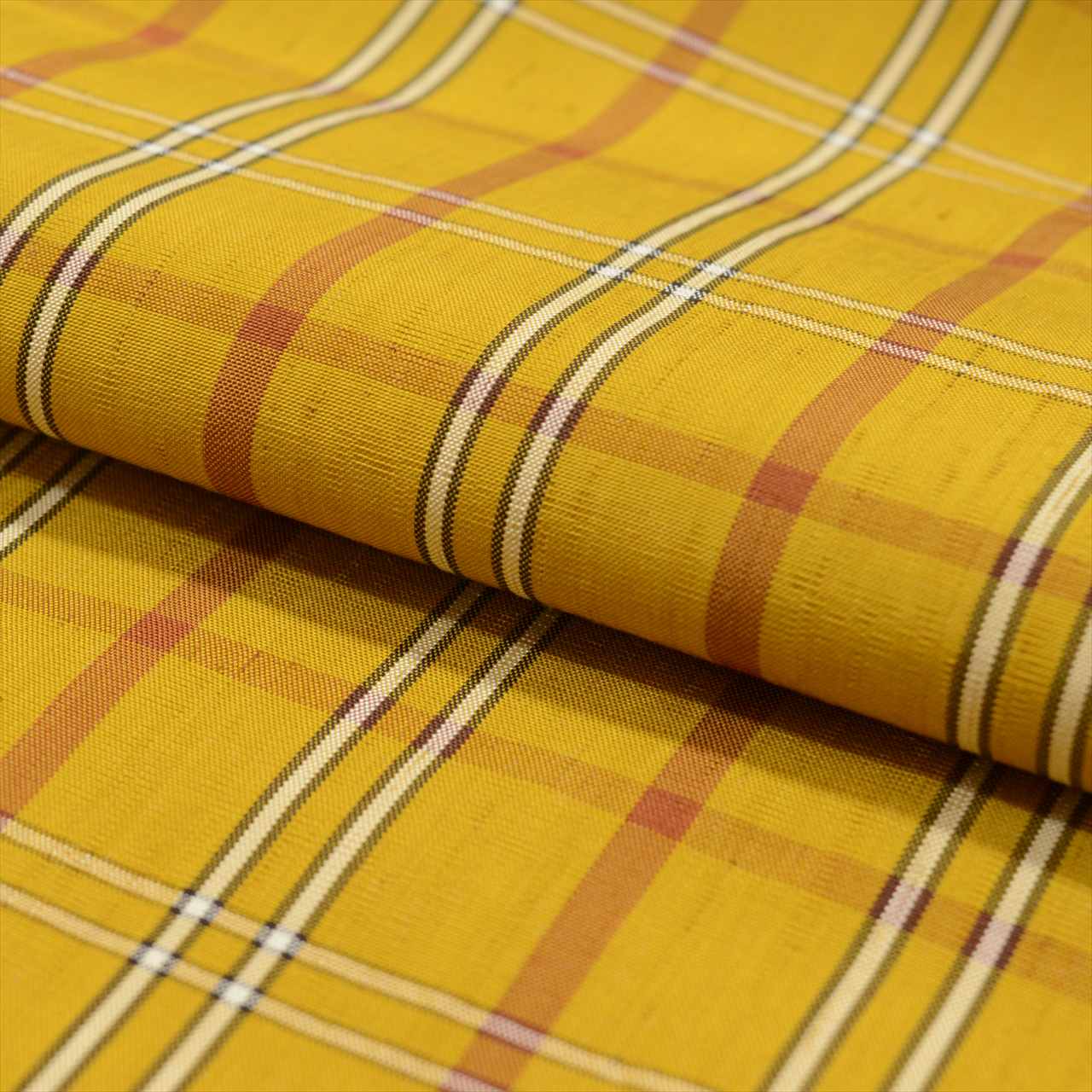 [Used] Authentic Kijōhachijō Silk Kimono, Lined, Length 157.0cm (61.8in) (Size M), Sleeve Length 63.8cm (25.1in), Ready-made, Recycled Kimono, with Certificate of Authenticity, Intangible Cultural Property, Kondō Den, Yellowish, Checkered Pattern, tt2623b 