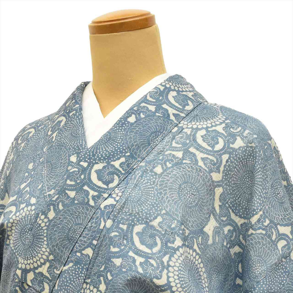 [Used] Tsumugi Silk Kimono, Lined, Length 156.8cm (61.7in) (M), Sleeve Length 63.5cm (25.0in), Ready-made, Recycled Kimono, Stencil-dyed, Blue with Floral Arabesque Pattern, tt2672b 