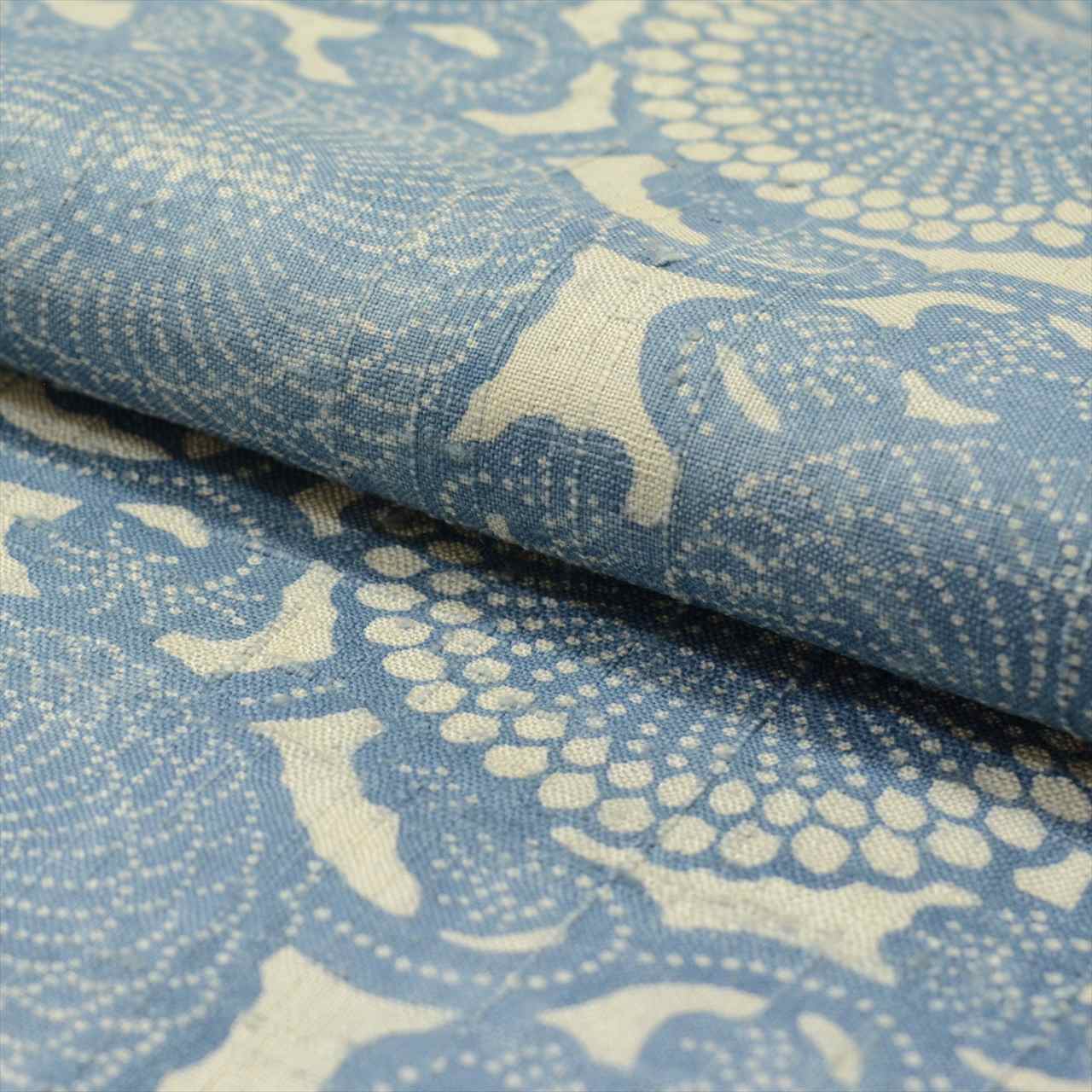 [Used] Tsumugi Silk Kimono, Lined, Length 156.8cm (61.7in) (M), Sleeve Length 63.5cm (25.0in), Ready-made, Recycled Kimono, Stencil-dyed, Blue with Floral Arabesque Pattern, tt2672b 