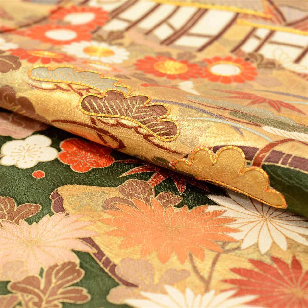 [Used] Furisode (long-sleeved kimono) - Single item, Pure silk, Length 157.0cm (61.8in) (M), Sleeve length 65.0cm (25.6in), Ready-made, Recycled kimono, Greenish color, Landscape pattern, Layered collar, Gold embroidery, Gold leaf, Vintage, tt2715b 