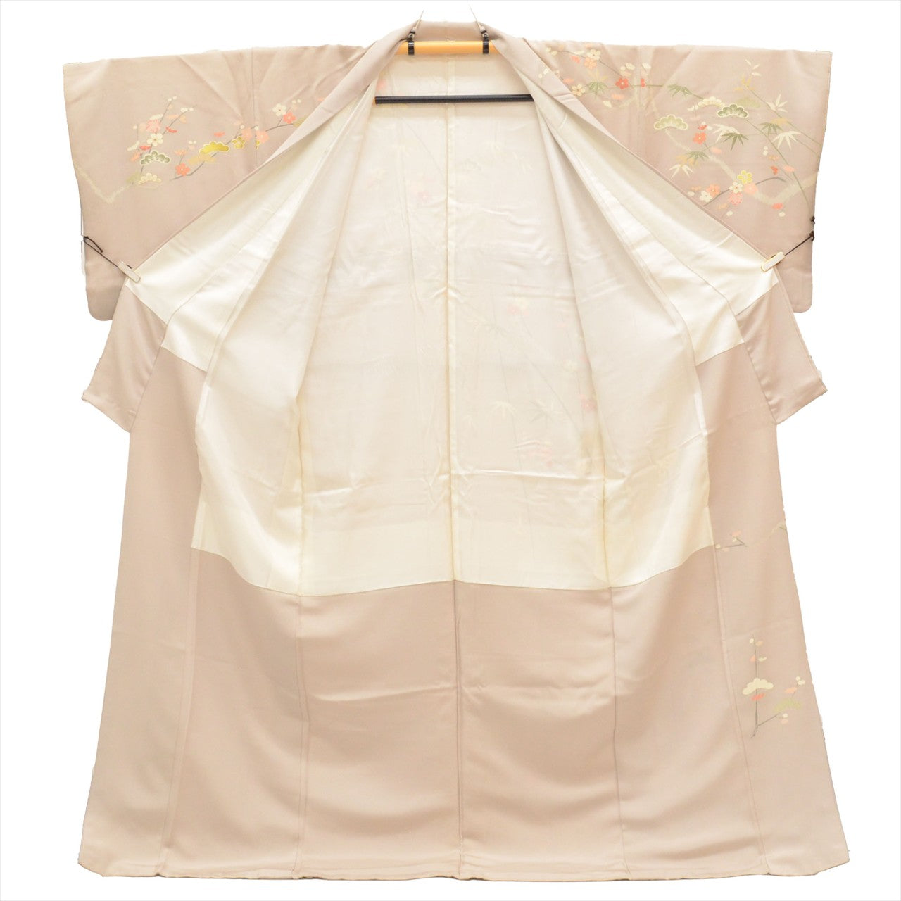[Used] Recycled formal kimono, lined, pure silk, length 166.2cm (65.4in), size LL, sleeve length 71.0cm (28.0in), ready-made, gray color, plum blossom pattern, Yuzen dyeing, gold leaf, tt2720b 