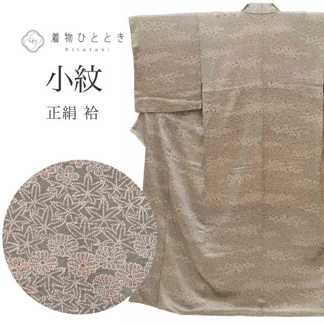 【中古】 小紋 リサイクル着物 袷 正絹 身丈161cm L 裄67cm  グレー色系 もみじ文様 紅葉 上質 セミフォーマル 春 夏 秋 冬 仕立て上がり