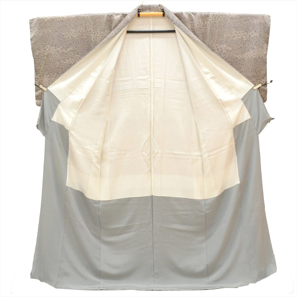 [Used] Komon (small patterned) recycled kimono, lined, pure silk, length 161.0cm (63.4in), size L, sleeve length 67.0cm (26.4in), gray color, maple leaf pattern, high quality, semi-formal, spring, summer, autumn, winter, ready-made. 