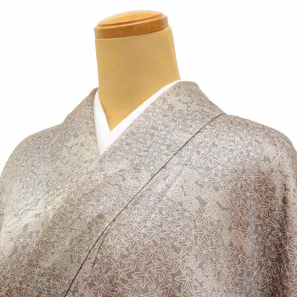[Used] Komon (small patterned) recycled kimono, lined, pure silk, length 161.0cm (63.4in), size L, sleeve length 67.0cm (26.4in), gray color, maple leaf pattern, high quality, semi-formal, spring, summer, autumn, winter, ready-made. 