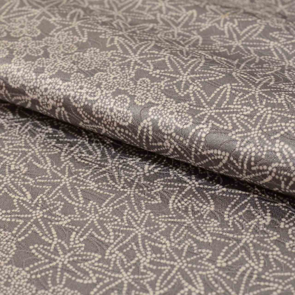 [Used] Komon (small patterned) recycled kimono, lined, pure silk, length 161.0cm (63.4in), size L, sleeve length 67.0cm (26.4in), gray color, maple leaf pattern, high quality, semi-formal, spring, summer, autumn, winter, ready-made. 