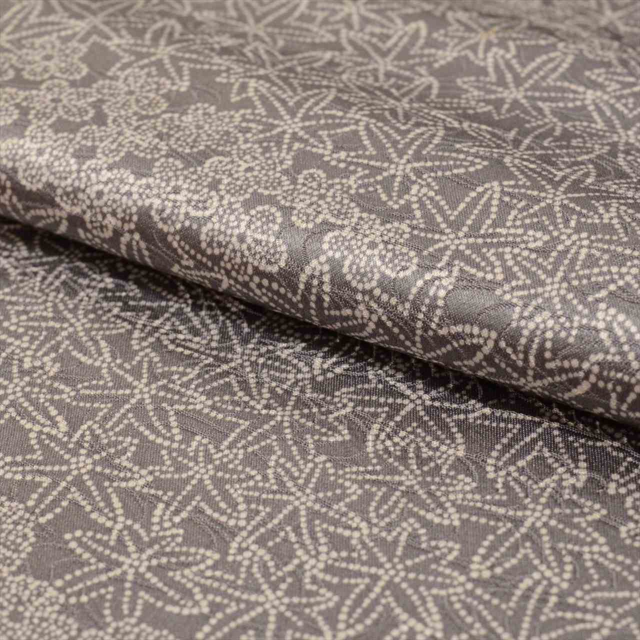 [Used] Komon (small patterned) recycled kimono, lined, pure silk, length 161.0cm (63.4in), size L, sleeve length 67.0cm (26.4in), gray color, maple leaf pattern, high quality, semi-formal, spring, summer, autumn, winter, ready-made. 