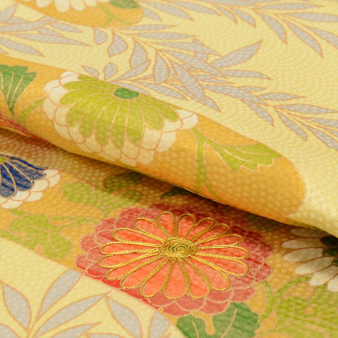 [Used] Recycled formal kimono (Houmongi), pure silk, length 166.5cm (65.6in), size LL, sleeve length 65.3cm (25.7in), ready-made, formal wear, recycled kimono, lined, used, yellowish, chrysanthemum pattern, gold embroidery, tt2754b 