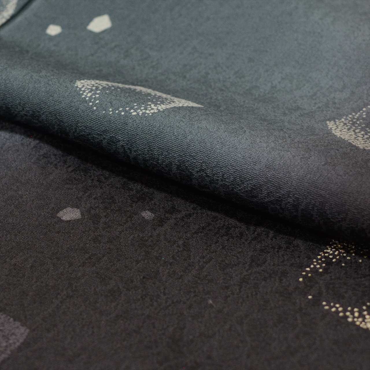 [Used] Komon (small patterned) recycled kimono, pure silk, length 151.0cm (59.4in), size S, sleeve length 68.0cm (26.8in), cleaned, black, geometric pattern, lined, high quality, semi-formal, spring, summer, autumn, winter, ready-made. 