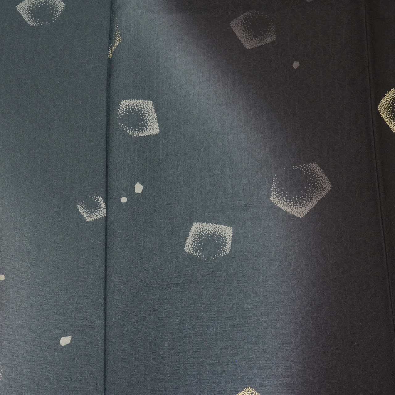 [Used] Komon (small patterned) recycled kimono, pure silk, length 151.0cm (59.4in), size S, sleeve length 68.0cm (26.8in), cleaned, black, geometric pattern, lined, high quality, semi-formal, spring, summer, autumn, winter, ready-made. 