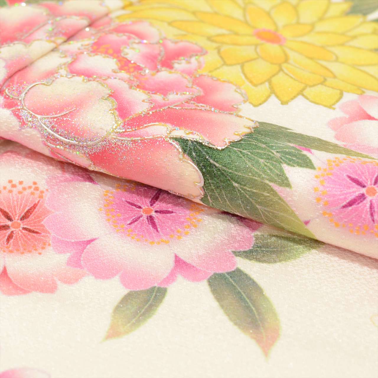 [Used] Furisode (long-sleeved kimono) - Single item, Pure silk, Length 165.5cm (65.2in) (L), Sleeve length 69.5cm (27.4in), Ready-made, Recycled kimono, Used, White with floral cord pattern, Silver accents, Vintage, uu0005b 