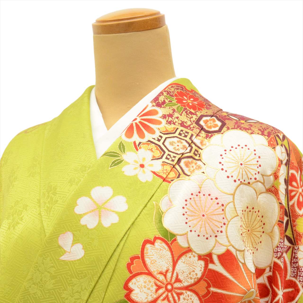 [Used] Furisode (long-sleeved kimono) - Single item, Pure silk, Length 180.0cm (70.9in) (LL size), Sleeve length 70.0cm (27.6in), Ready-made, Recycled kimono, Used, Green, Floral and snow ring pattern, Gold thread and gold embroidery, Vintage, uu0006b 