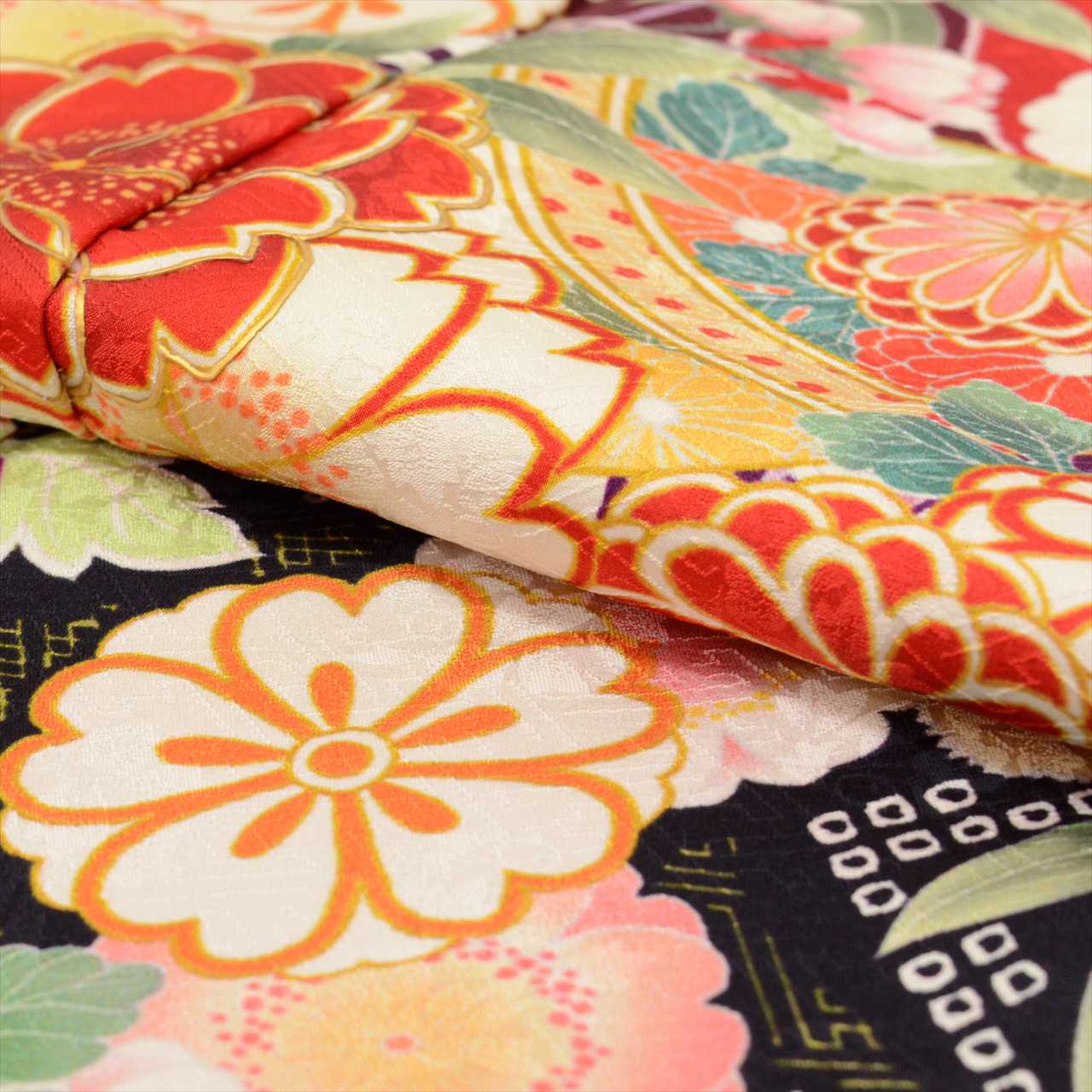Furisode (long-sleeved kimono) - Single item, Pure silk, Length 158.5cm (62.4in) (M), Sleeve length 61.5cm (24.2in), Ready-made, Excellent condition, Recycled kimono, Red color scheme, Floral and kanoko (fawn spot) pattern, Vintage, uu0014b 