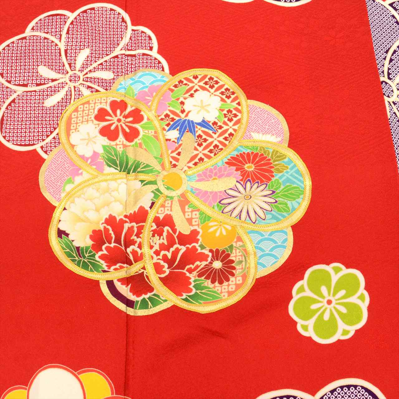 Furisode (long-sleeved kimono) - Single item, Pure silk, Length 175.5cm (69.1in), Size LL, Sleeve length 70.5cm (27.8in), Ready-made, Recycled kimono, Excellent condition, Ready-made, Red color, Floral pattern, Gold embroidery, Vintage, uu0018b 