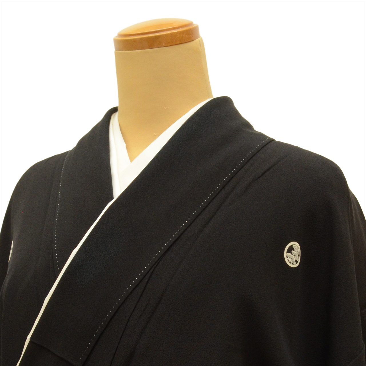 [Used] Black formal kimono (Kurotomesode), pure silk, length 154.0cm (60.6in) (size S), sleeve length 63.0cm (24.8in), lined, ready-made, used, recycled kimono, black, landscape and pine tree pattern, double lining, five crests, with signature, uu0037b 