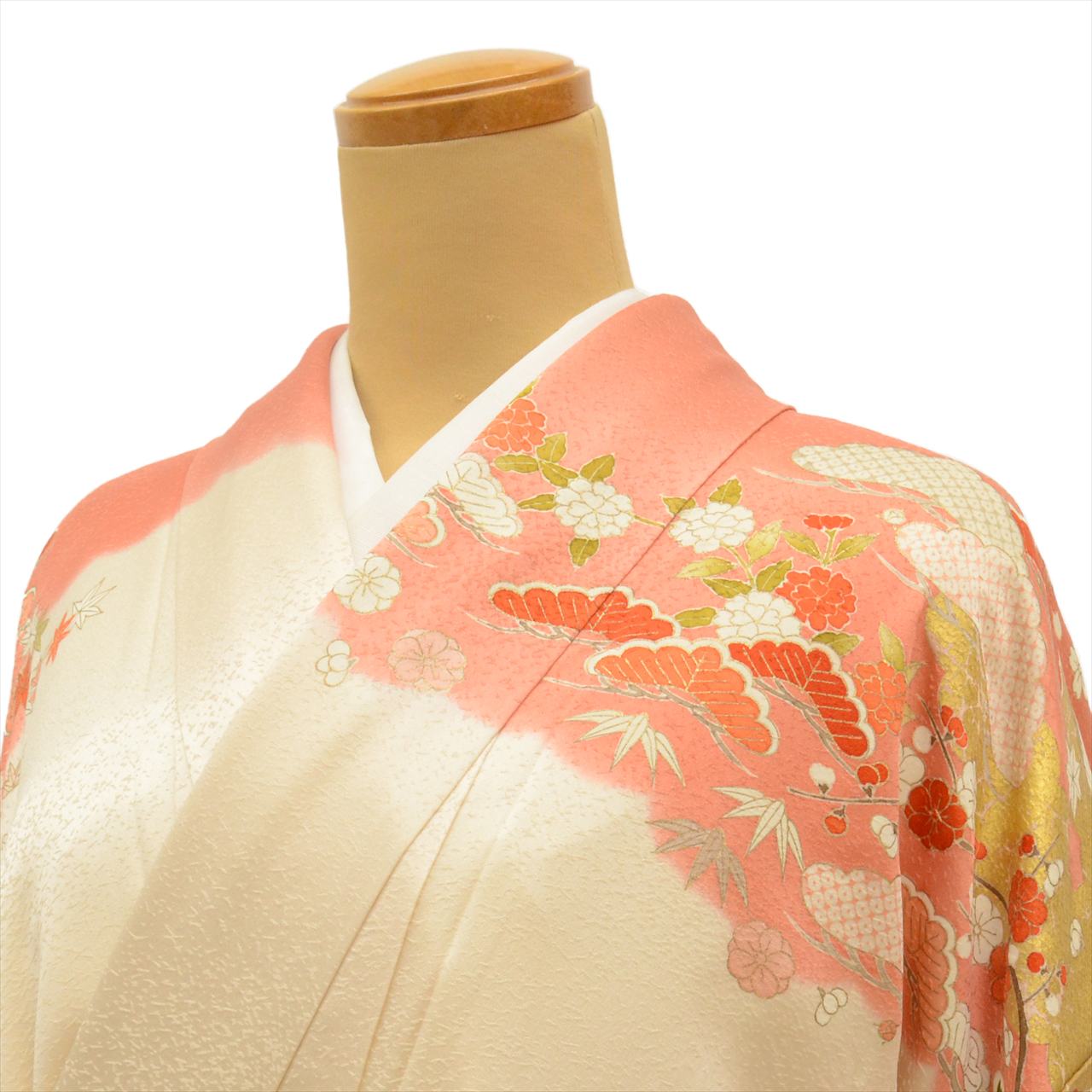 [Used] Recycled formal kimono (Houmongi), length 163.0cm (64.2in) (L), sleeve length 68.0cm (26.8in), pure silk, lined, ready-made, used, recycled kimono, white, cloud and pine tree pattern, gold leaf, gold thread embroidery, uu0038b 