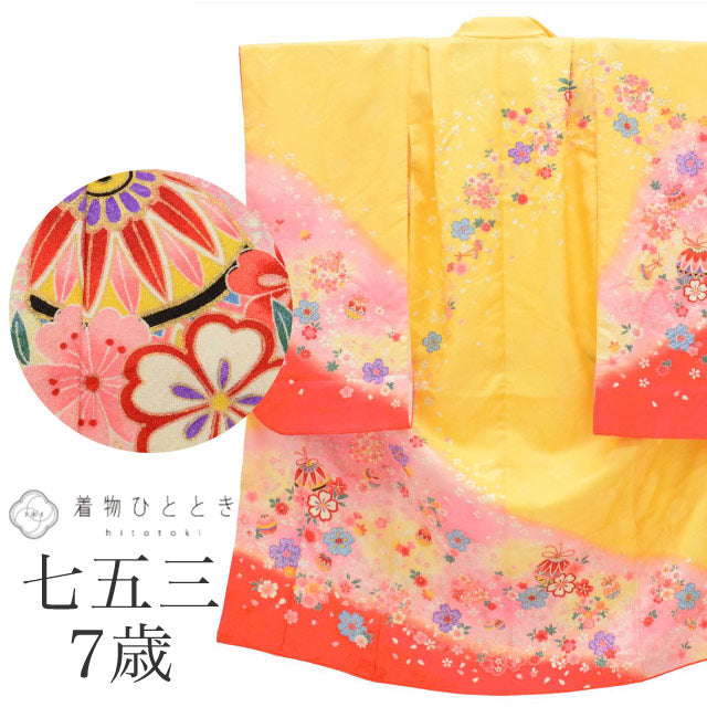【中古】 七五三 女の子 7歳 化繊 着物 重ね衿付き 仕立て上がり 身丈132cm 裄丈49.8cm 黄色系 花 鈴文様 お祝い着 和柄 uu0168b