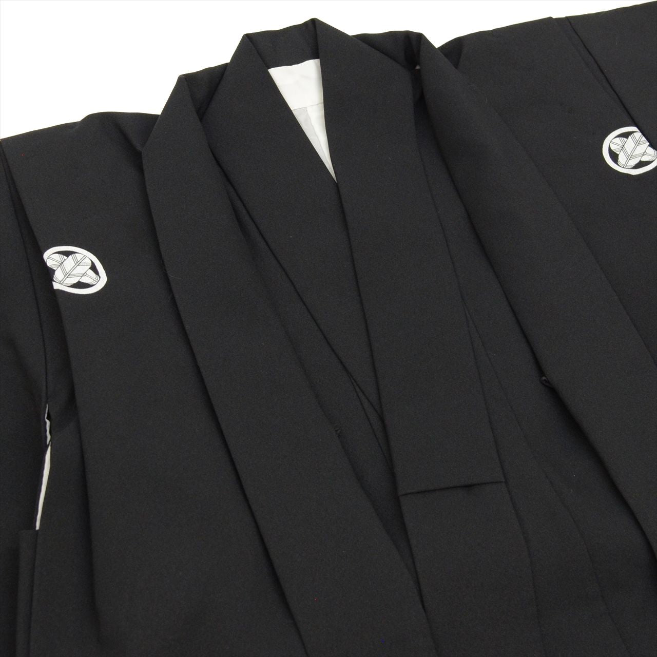 [Used] Boys' Shichi-Go-San (7-5-3) Ceremony Set (5 years old) - Black Kimono and Haori Jacket - Excellent Condition - Ready-made - Recycled Kimono - Length 74cm, Sleeve Length 42.5cm - Black, Plain, Crested, Traditional Japanese Pattern - Used uu0174b 