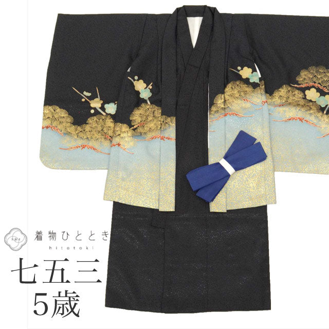 【中古】 七五三 男の子 5歳 2点セット 化繊 着物 羽織 美品 仕立て上がり リサイクル着物 中古 身丈89cm 裄丈43cm 黒色系 鷹文様 金彩 和柄 和装 uu0178b