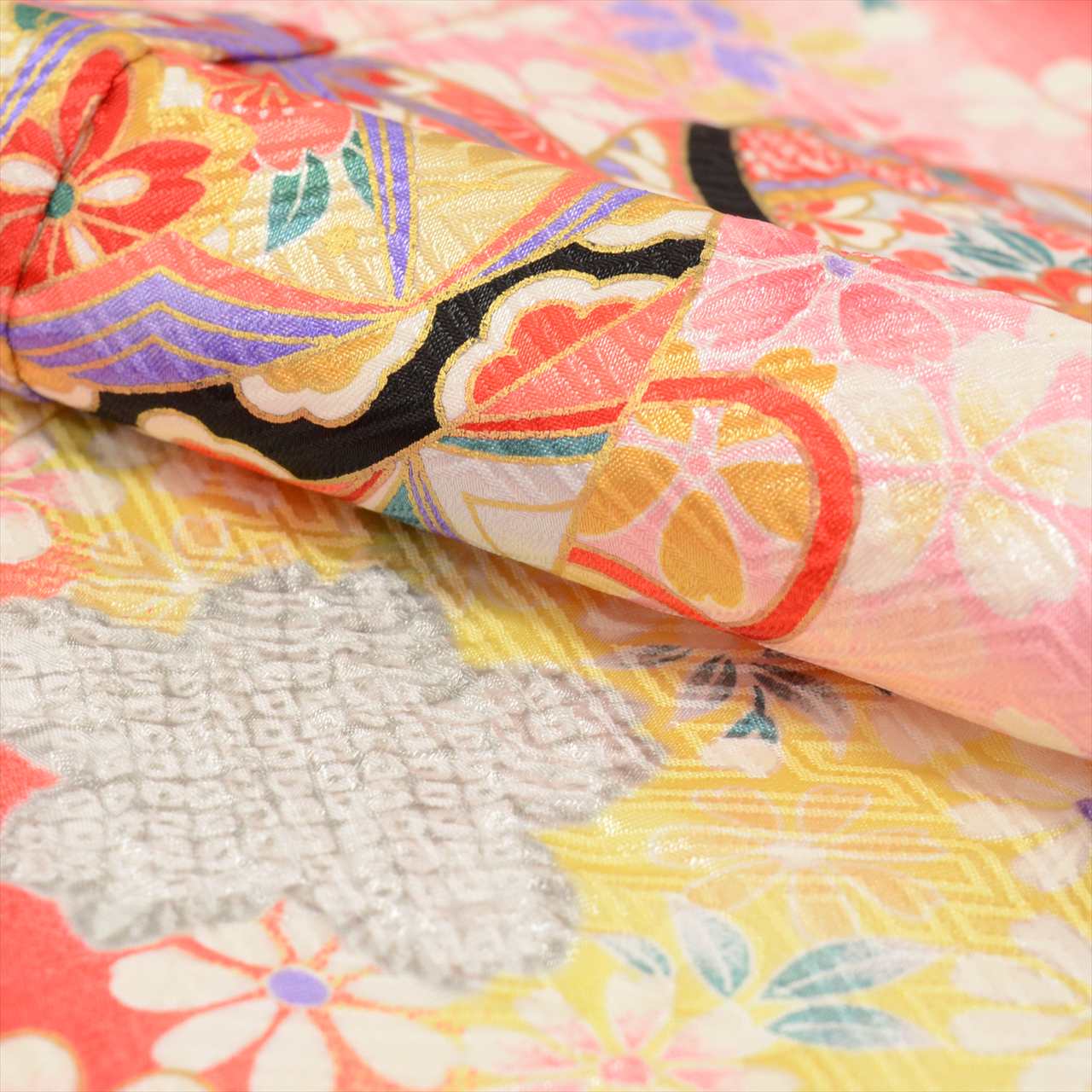 [Used] Girl's 7-year-old Shichi-Go-San Kimono, Synthetic Fiber, with Layered Collar, Excellent Condition, Ready-made, Length 129.8cm (51.1in), Sleeve Length 50.0cm (19.7in), Red with Ball Pattern, Celebration Wear, Japanese Pattern uu0197b 