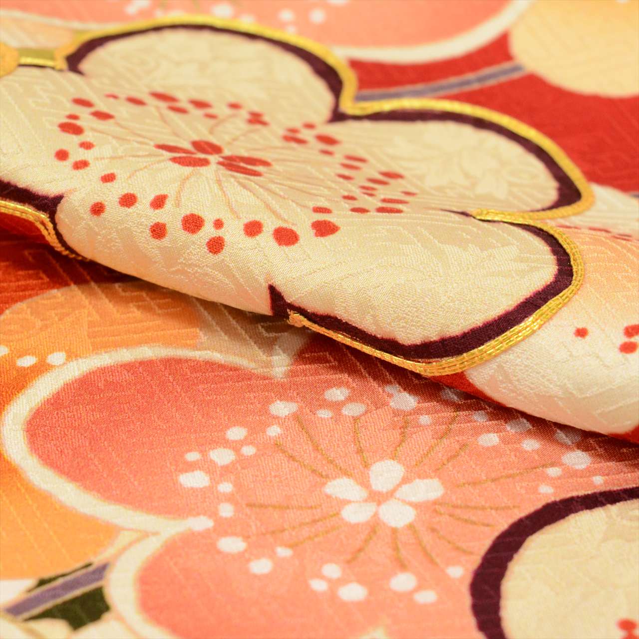 [Used] Furisode (long-sleeved kimono) - Single item, Pure silk, Length 171.5cm (67.5in), Size LL, Sleeve length 68.0cm (26.8in), Ready-made, Used, Recycled kimono, Red color, Plum blossom pattern, Gold embroidery, Gold leaf, Vintage, uu0238b 