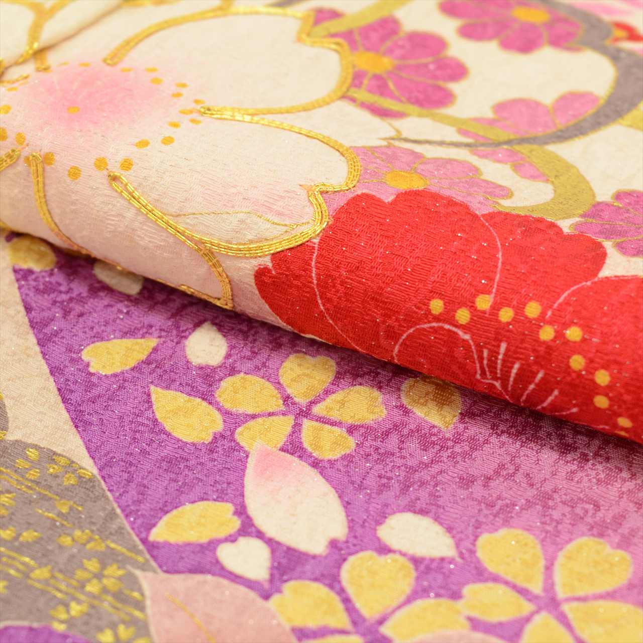 [Used] Furisode (long-sleeved kimono) - Single item, Pure silk, Length 175.0cm (68.9in) (LL size), Sleeve length 66.3cm (26.1in), Ready-made, Recycled kimono, Used, Pink, Floral pattern, Gold embroidery, Gold leaf, Vintage, uu0242b 