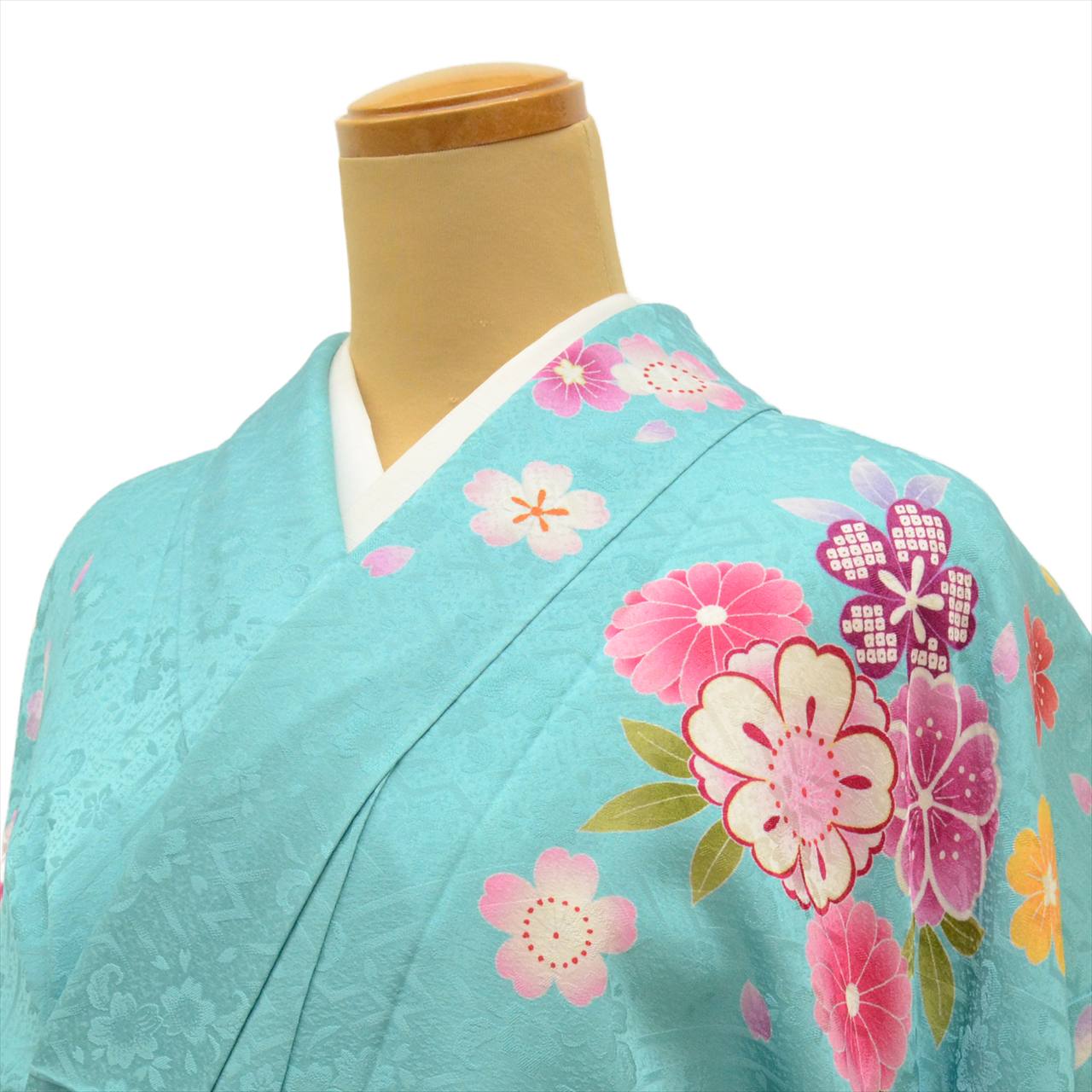 [Used] Furisode (long-sleeved kimono) - Single item, Pure silk, Length 170.8cm (67.2in), Size LL, Sleeve length 68.7cm (27.0in), Ready-made, Recycled kimono, Blue, Floral pattern, Gold embroidery, Vintage, uu0243b 