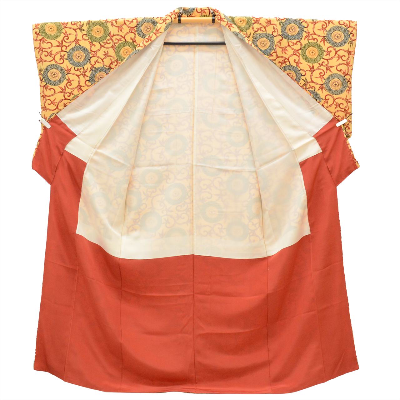 [Used] Komon (small patterned) recycled kimono, pure silk, lined, length 159cm (size M), sleeve length 65.5cm, yellowish color, floral arabesque pattern, bingata dyeing, high quality, semi-formal, spring, summer, autumn, winter, ready-made. 